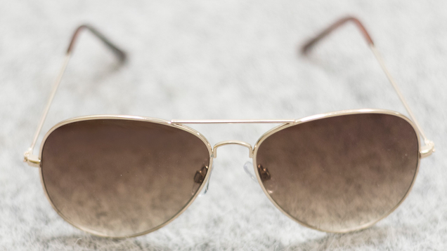 Illustration for article titled 6 Pairs Of Aviator Sunglasses You Can Wordlessly Hand Mom For Mother’s Day If Things Are Like That Right Now